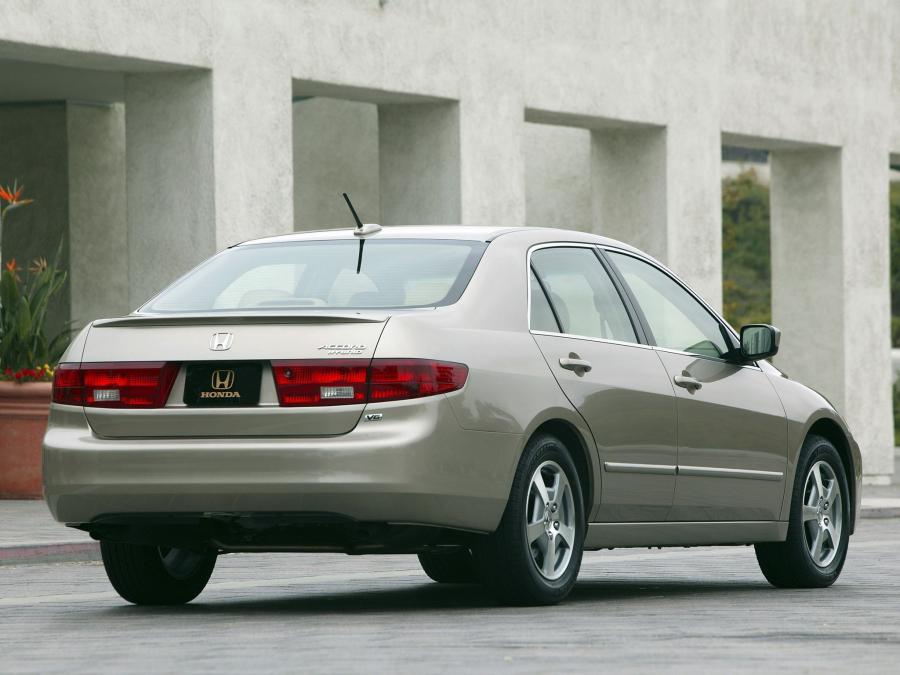  Honda Accord Hybrid 2005 года  (US) (фото 18 из 30)